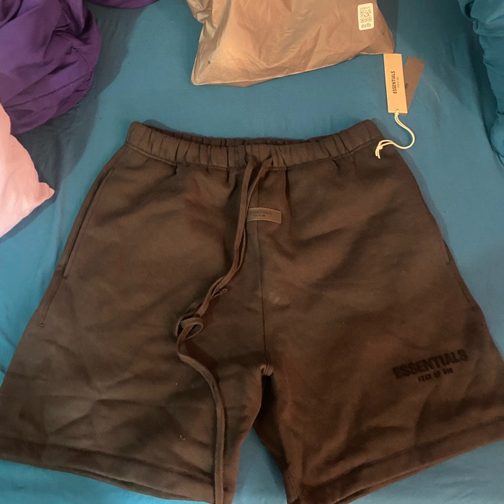 Mens Essentials Short Pants 
Color: Black
Size: Medium